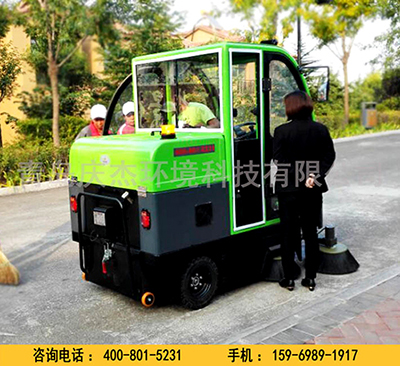 小區(qū)用電動(dòng)掃地車電動(dòng)掃地車是清掃工作上重要的工具青島掃地車廠家