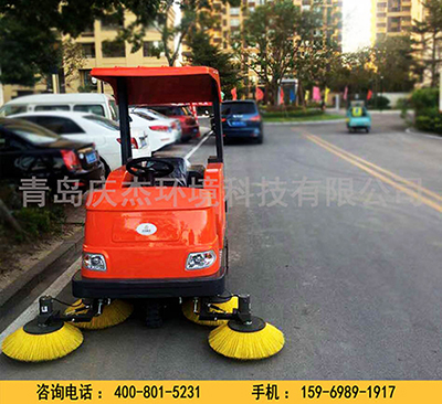 山東掃地車廠家簡(jiǎn)述工廠用電動(dòng)掃地車