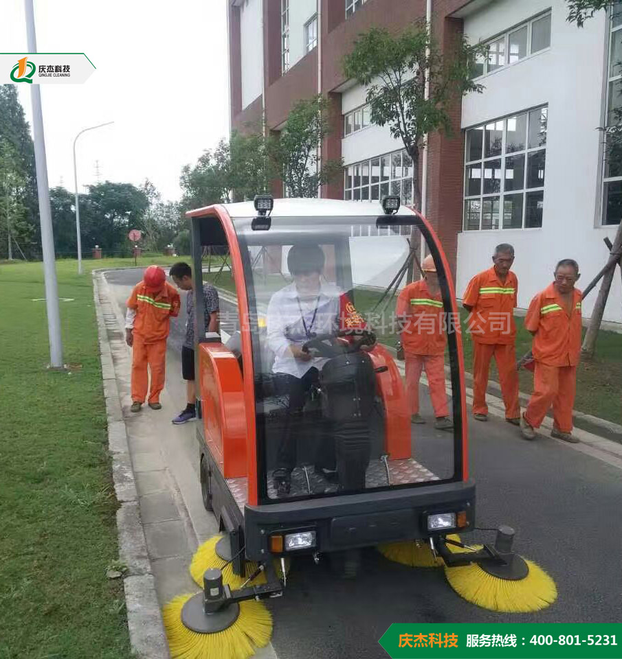 電動掃地車