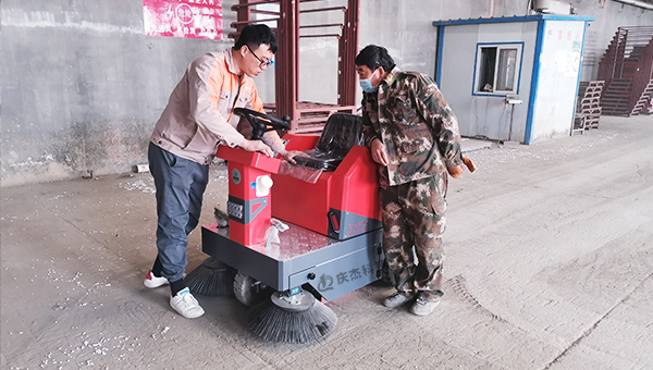 電動(dòng)掃地車